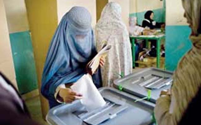 نهادهاى انتخاباتى: حکومت قصداً مسير برگزاری انتخابات را دورتر مى سازد